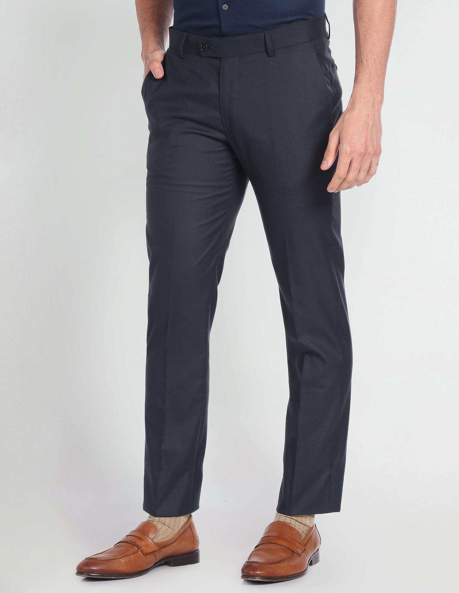 Buy Arrow Flat Front Solid Formal Trousers - NNNOW.com