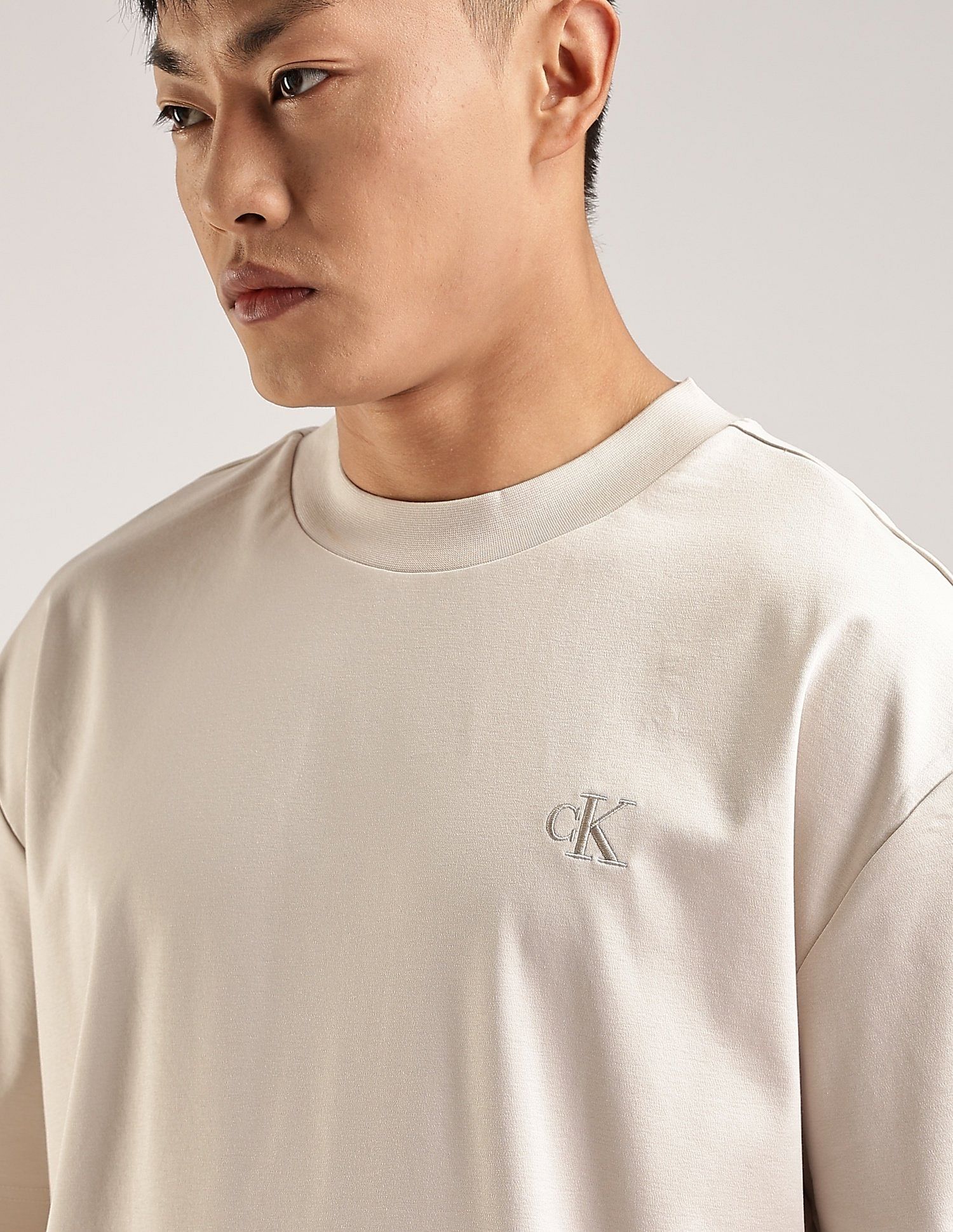 Calvin Klein Jeans Logo Regular-Fit Cotton T-Shirt