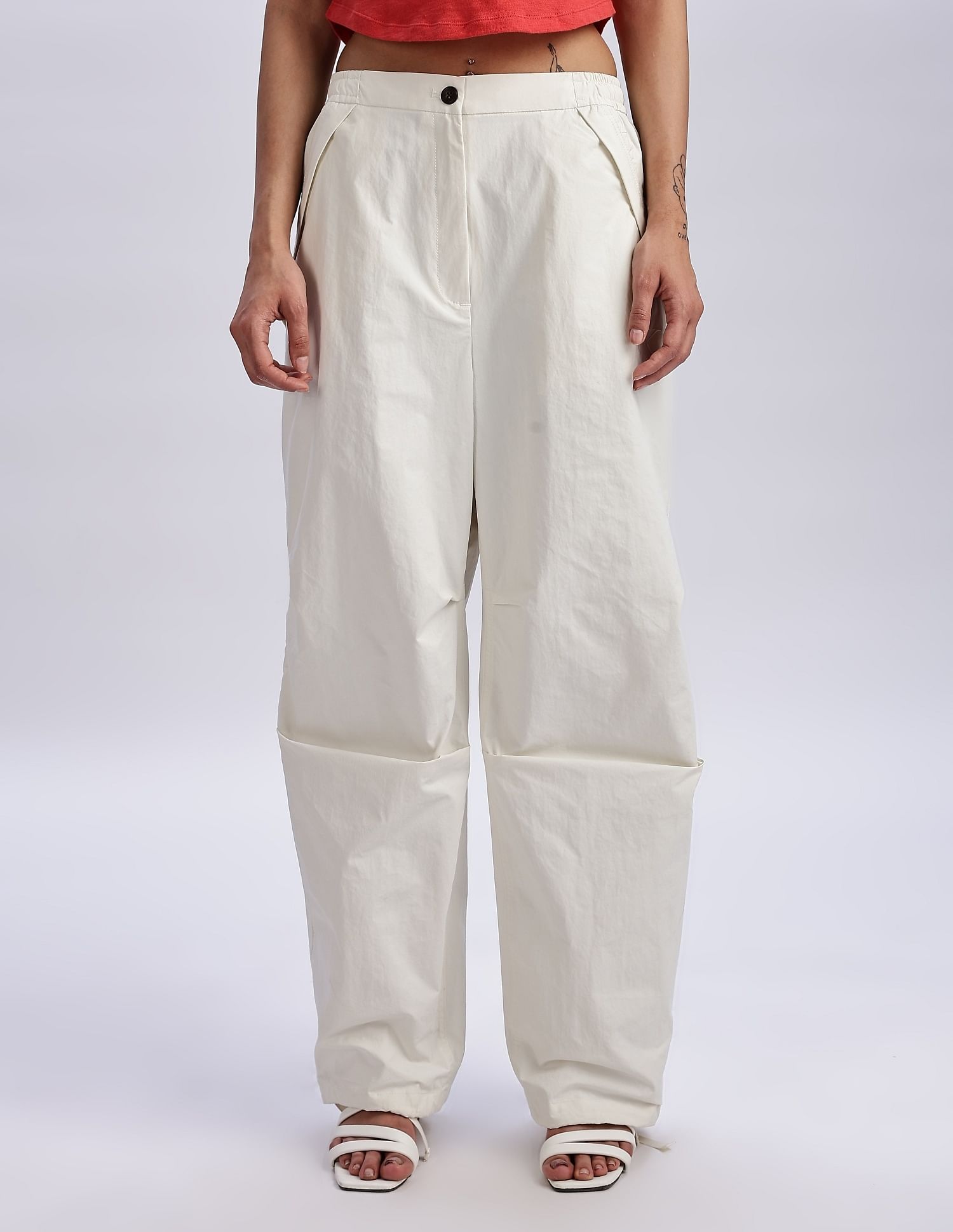 Calvin Klein Jeans Straight-Fit Solid Mid Rise Joggers