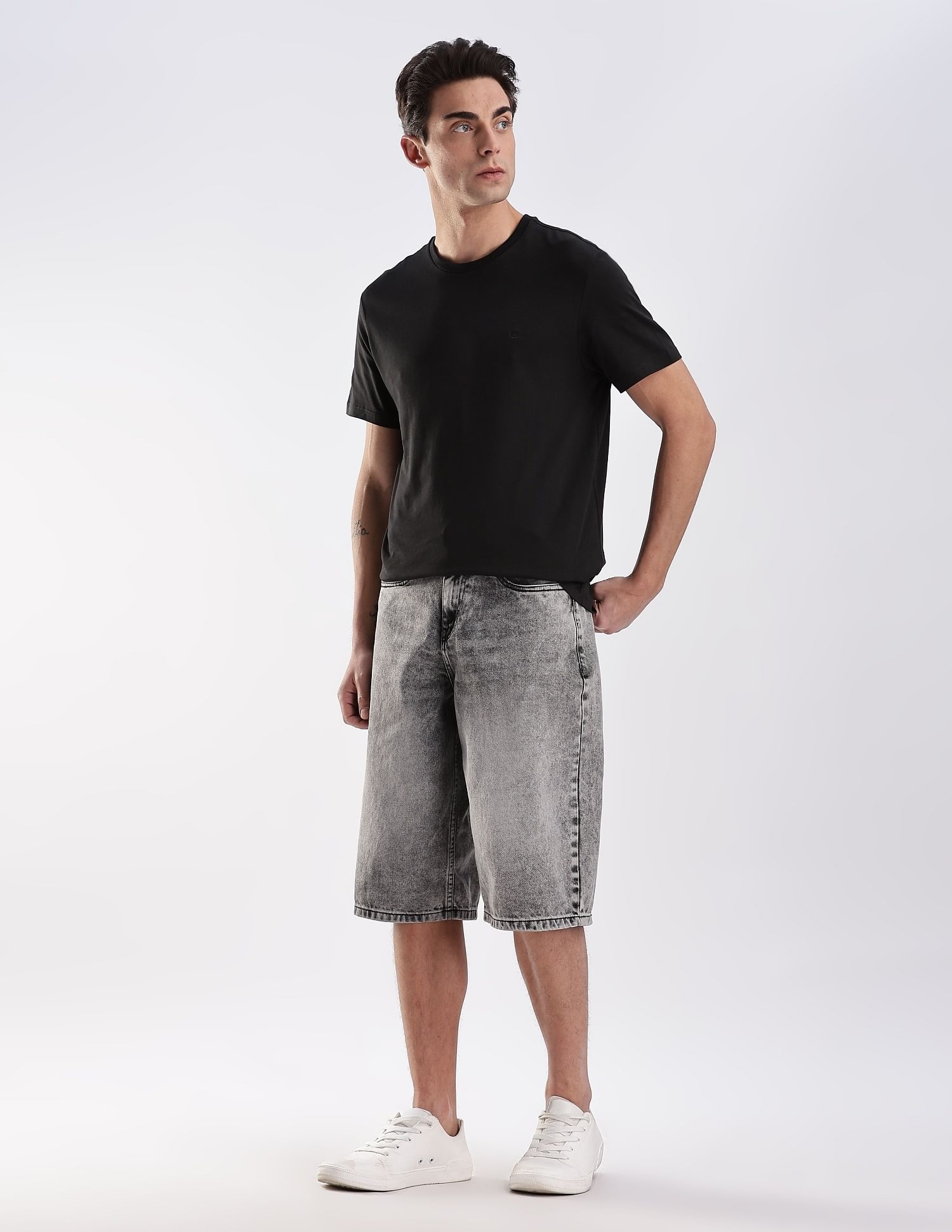 Calvin Klein Jeans Regular-Fit Solid Cotton T-Shirt
