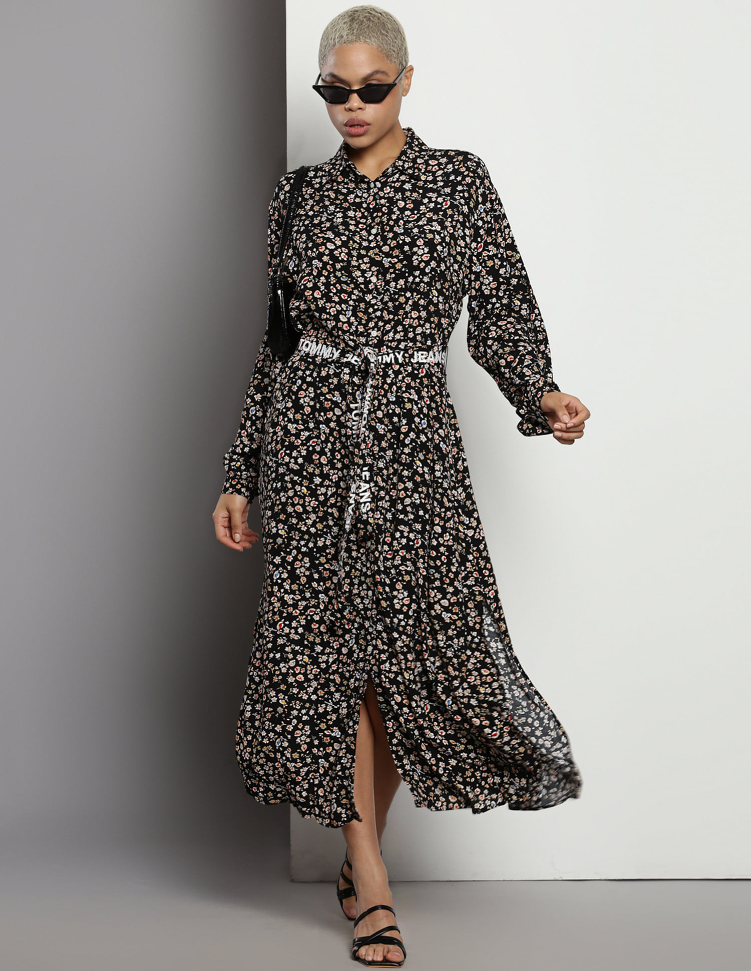 tommy hilfiger belted chiffon midi dress Buy Floral Print sizeguide_Dresses This midi dress embodies Men's Black Jeans | Floral dresses Color:emerald