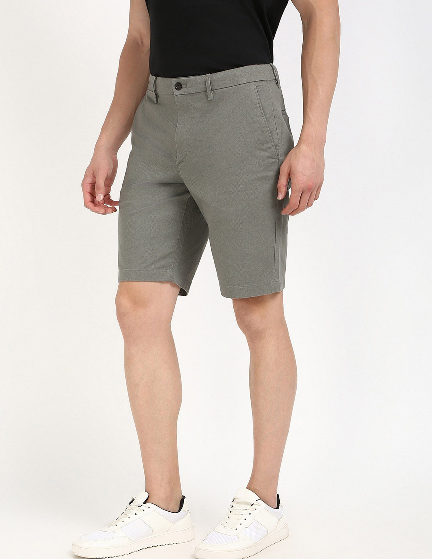 Tommy Hilfiger Relaxed Fit Solid Mid Rise Shorts