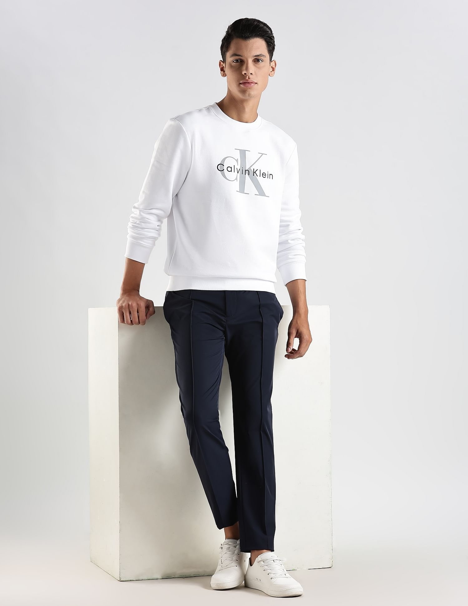 Calvin Klein Jeans Tapered Fit Solid Mid Rise Trouser