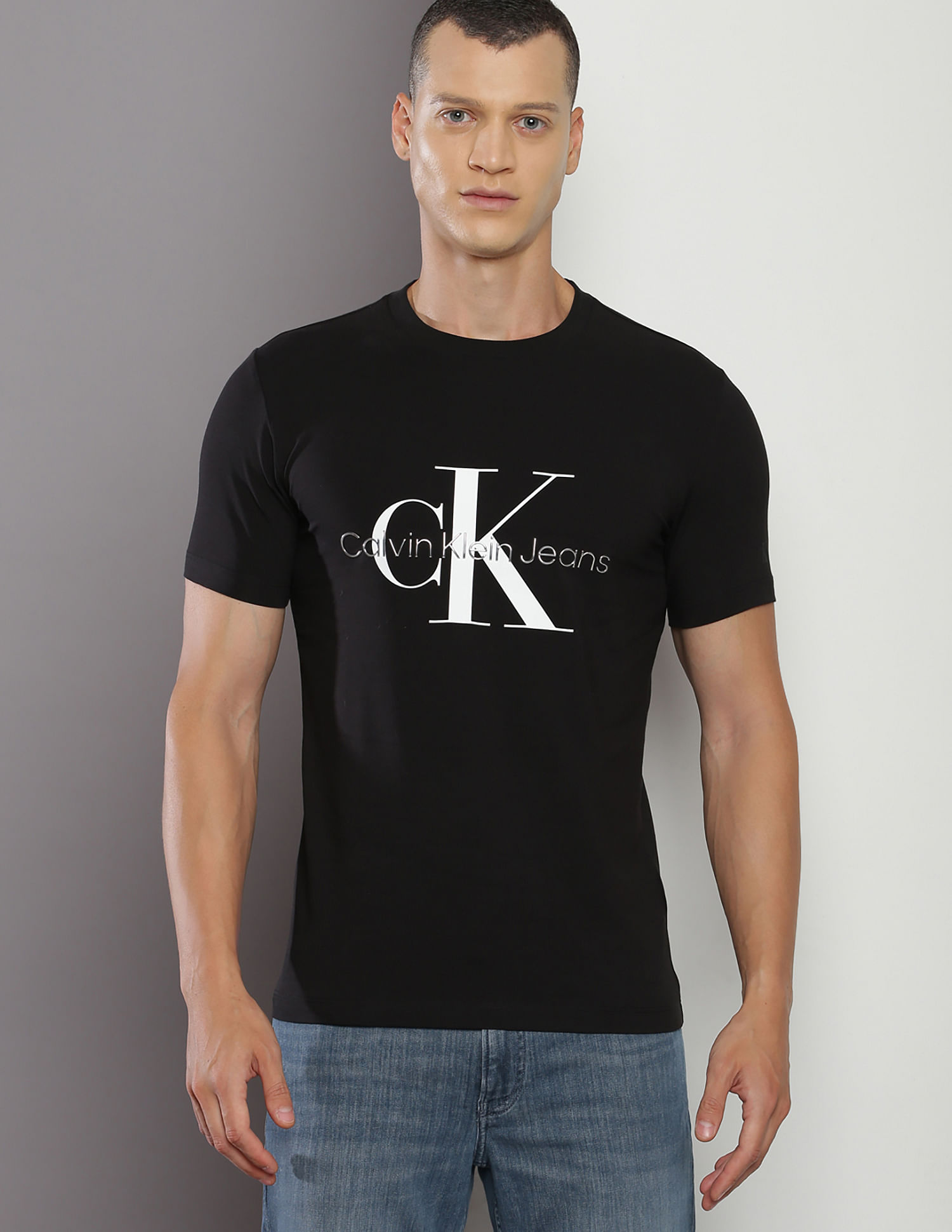 ロウン着用!【 】Regular Fit Monogram Logo T-Shirt Calvin Klein - Brandclub - Calvin Klein Men's Relaxed Fit