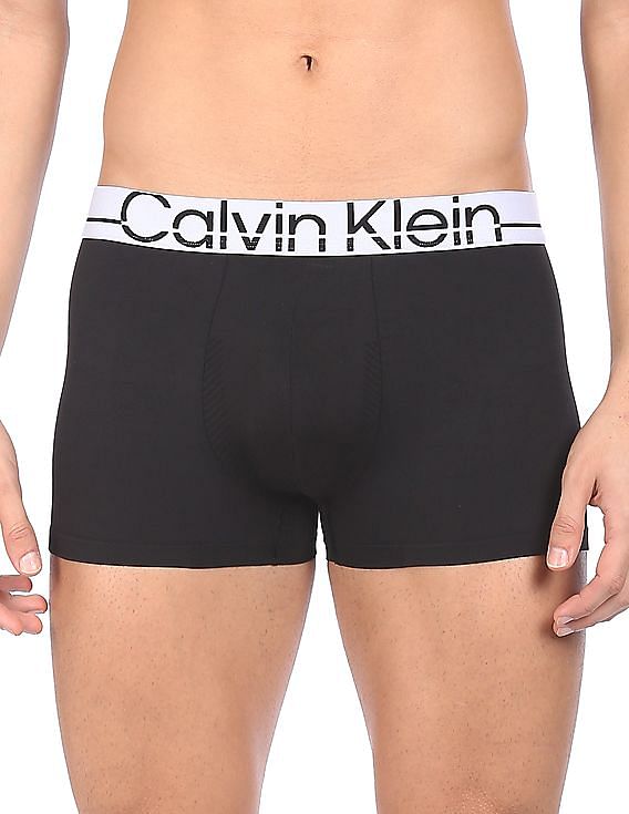 Buy Calvin Klein Underwear Men Black Elasticized Waistband Solid Trunks -  NNNOW.com