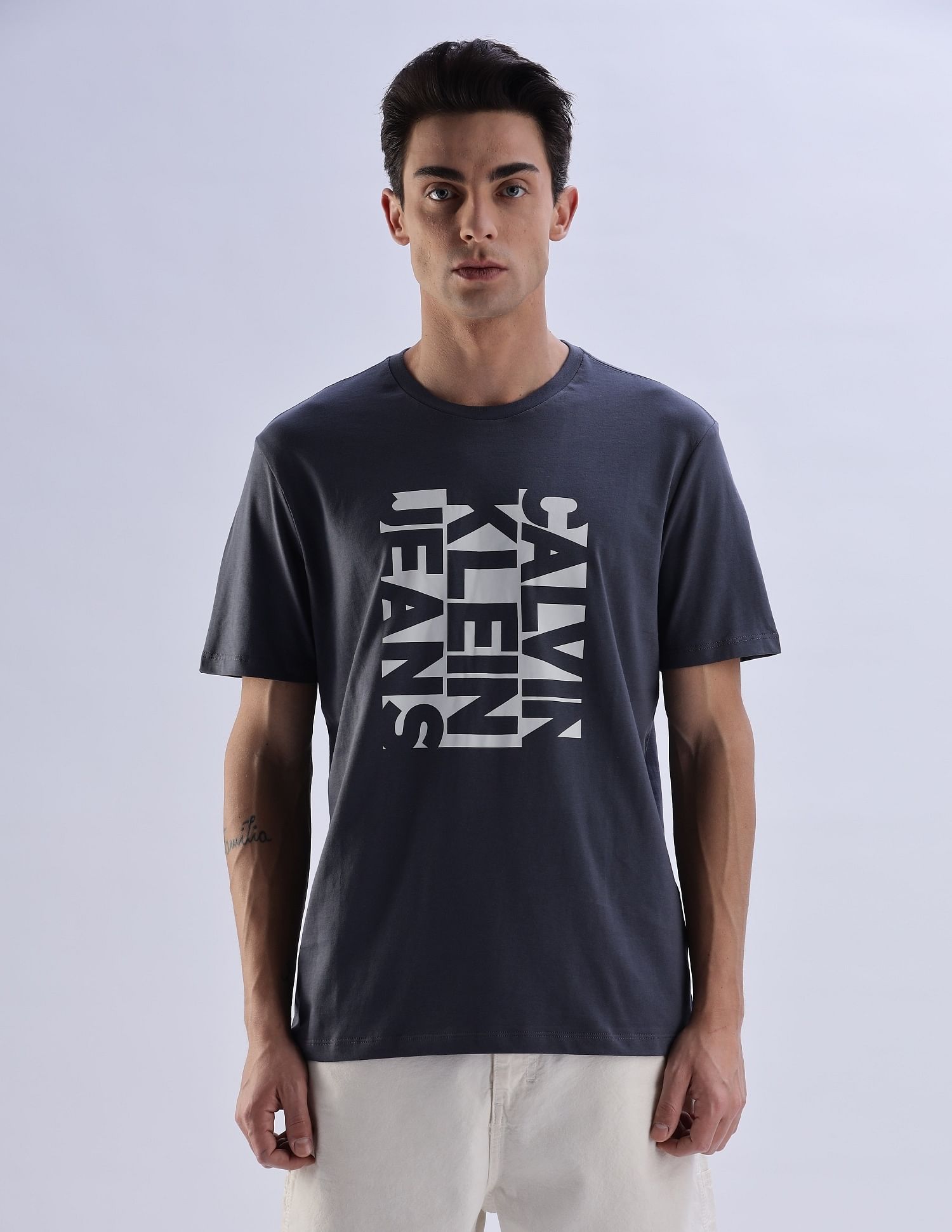 Calvin Klein Jeans Regular-Fit Logo Cotton T-Shirt