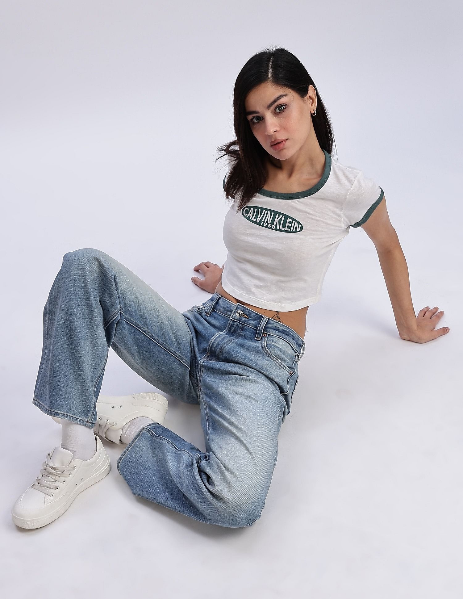 Calvin Klein Jeans Mid-Wash Straight-Fit Mid Rise Jeans
