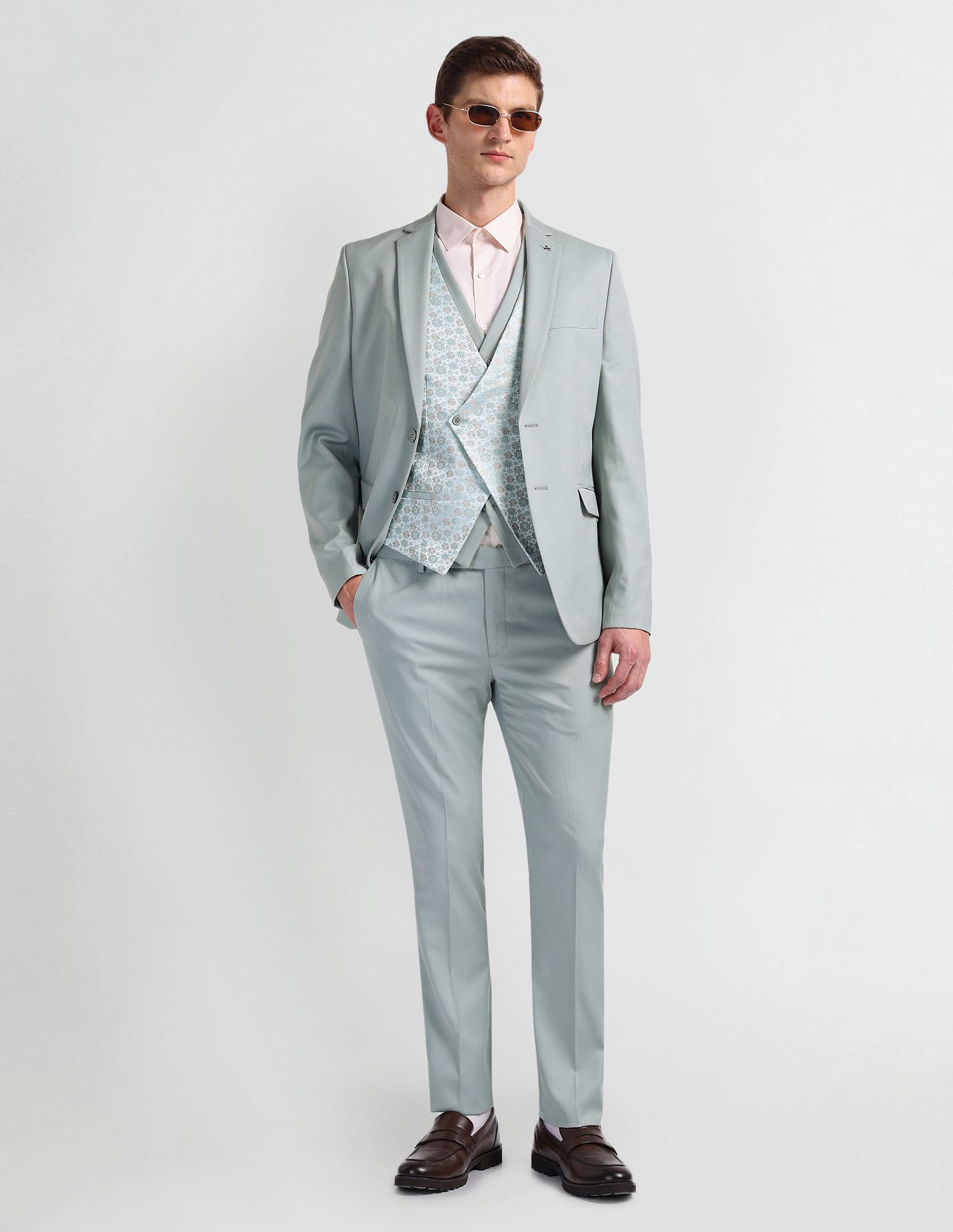 Arrow Solid Tailored Fit Three Piece Suit