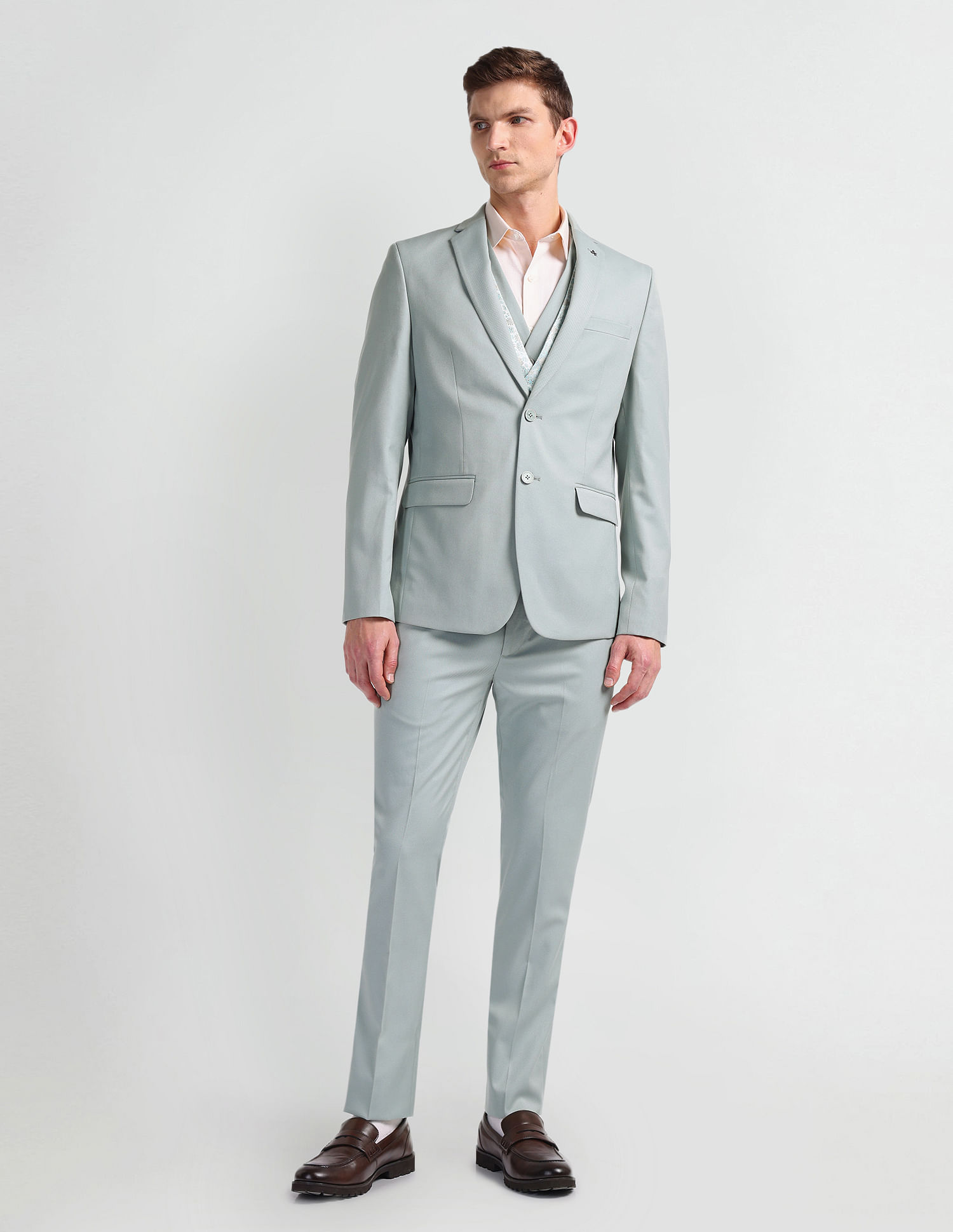 Arrow Solid Tailored Fit Three Piece Suit