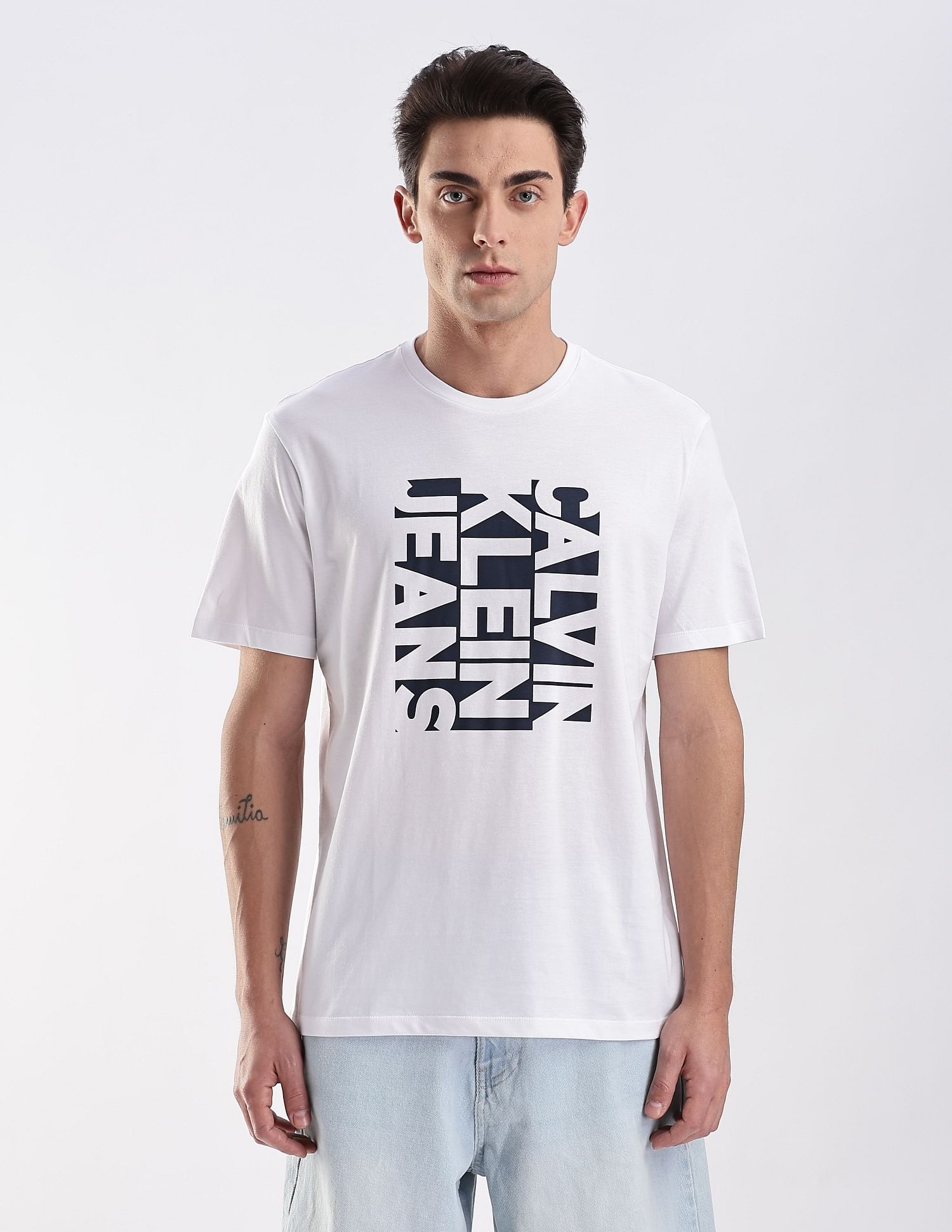 Calvin Klein Jeans Regular-Fit Logo Cotton T-Shirt