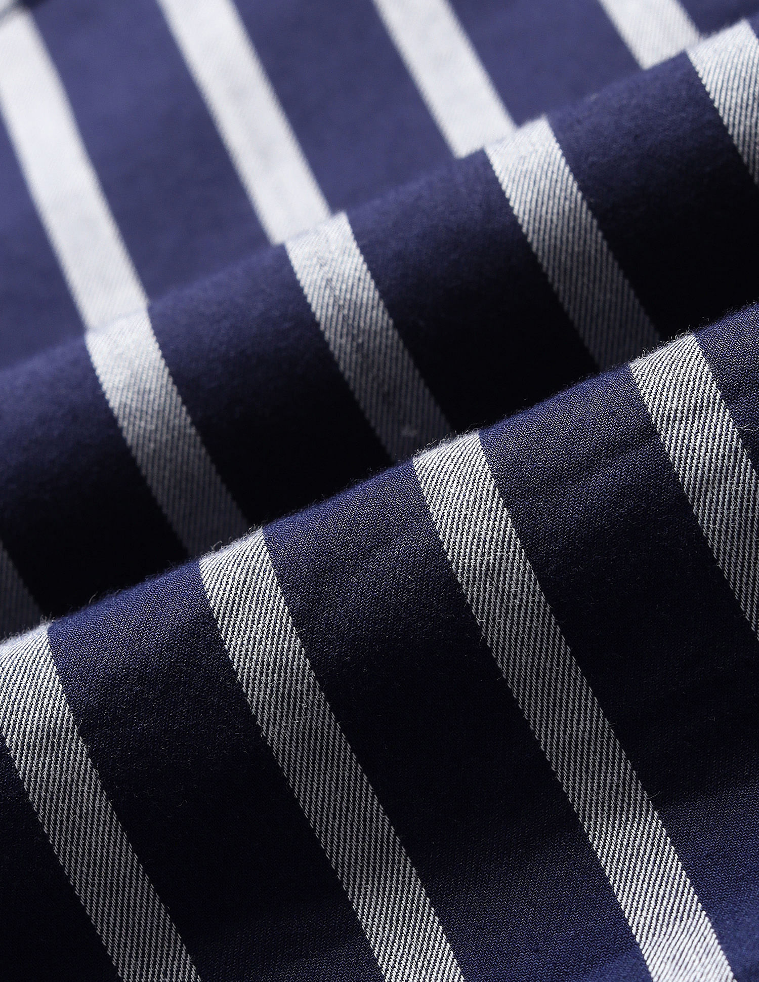 Arrow Sport Manhattan Slim Vertical Striped Shirt