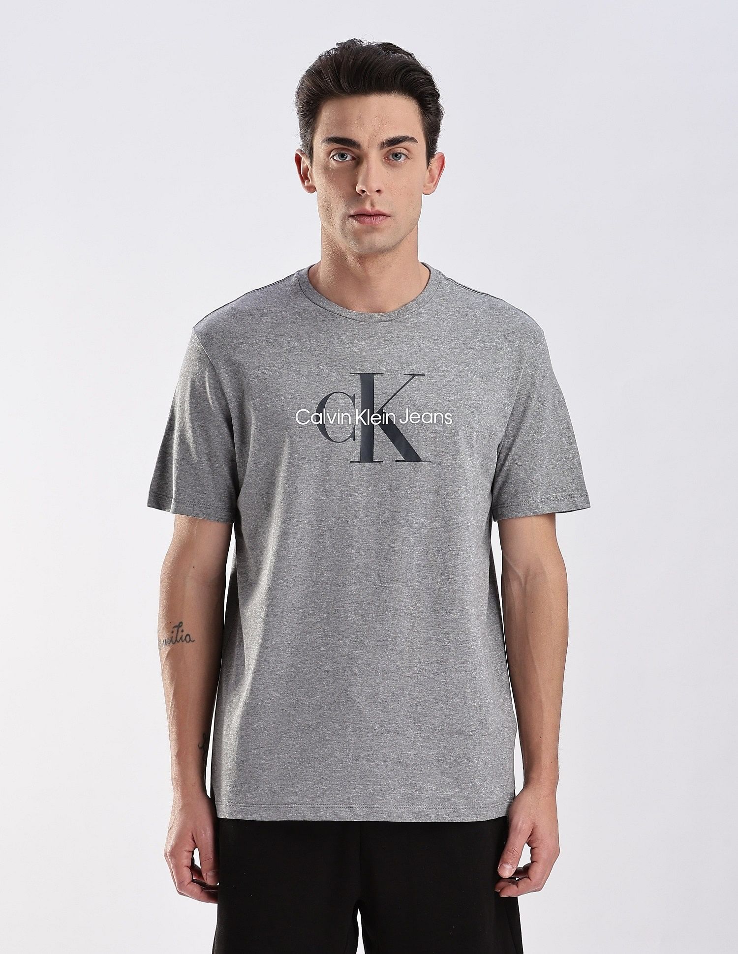 Calvin Klein Jeans Regular-Fit Logo Cotton T-Shirt