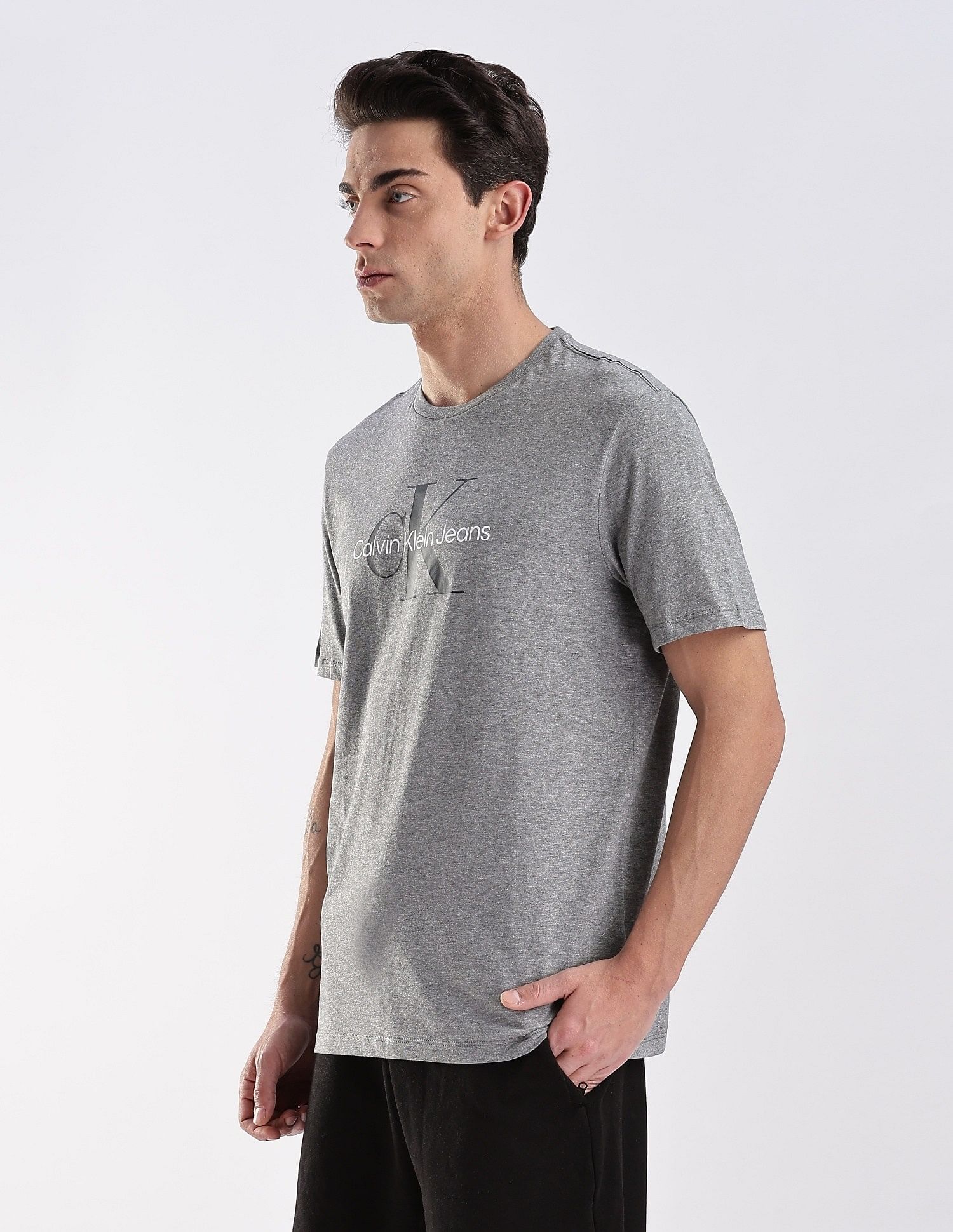 Calvin Klein Jeans Regular-Fit Logo Cotton T-Shirt