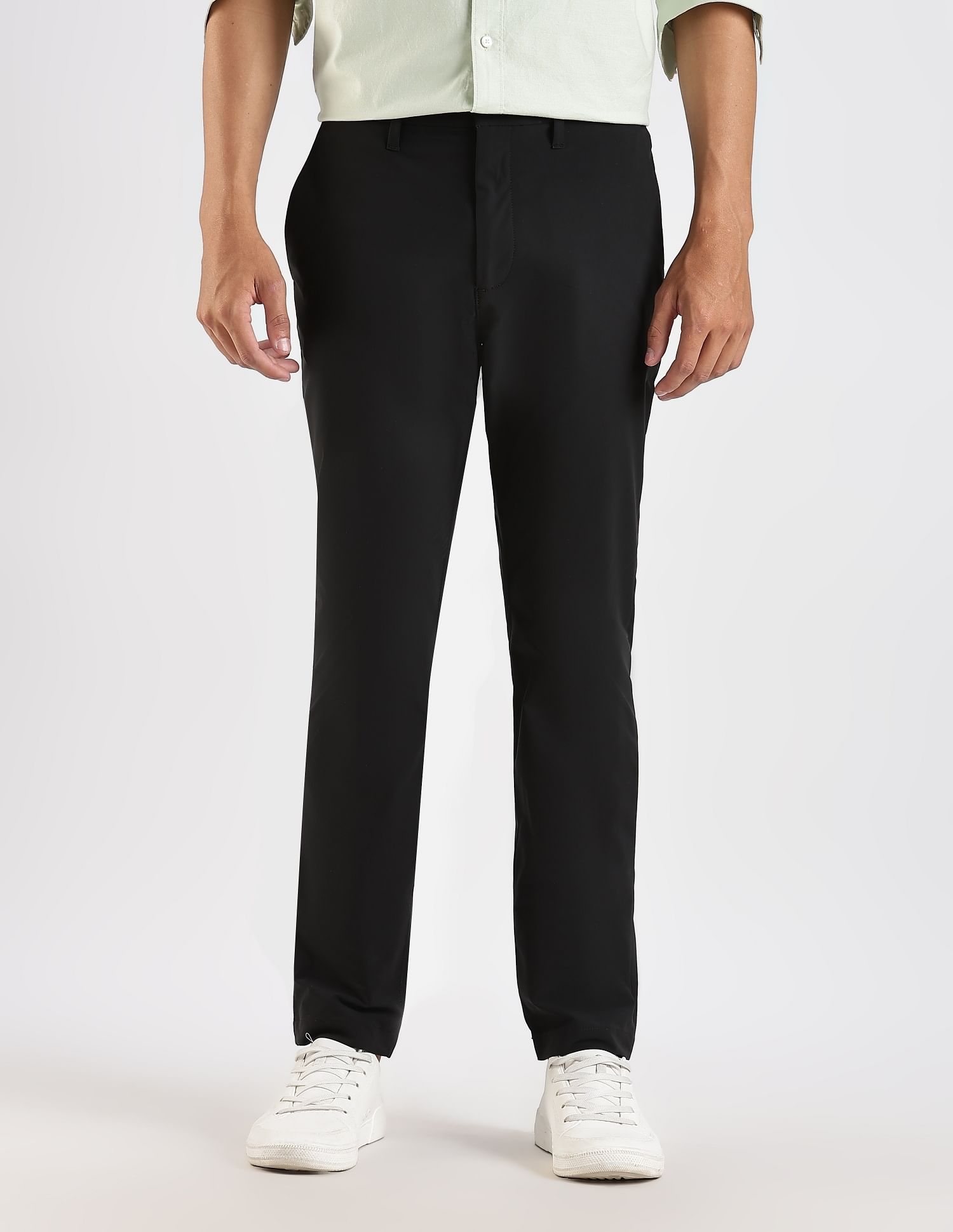 Calvin Klein Jeans Slim Fit Solid Mid Rise Trouser