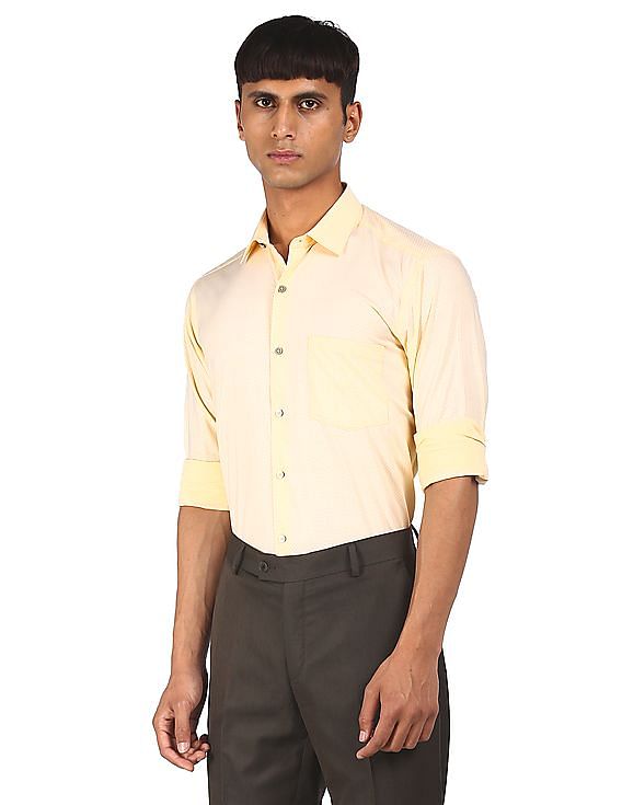 What colour of jeans or pants suit with yellow kurta? - Quora