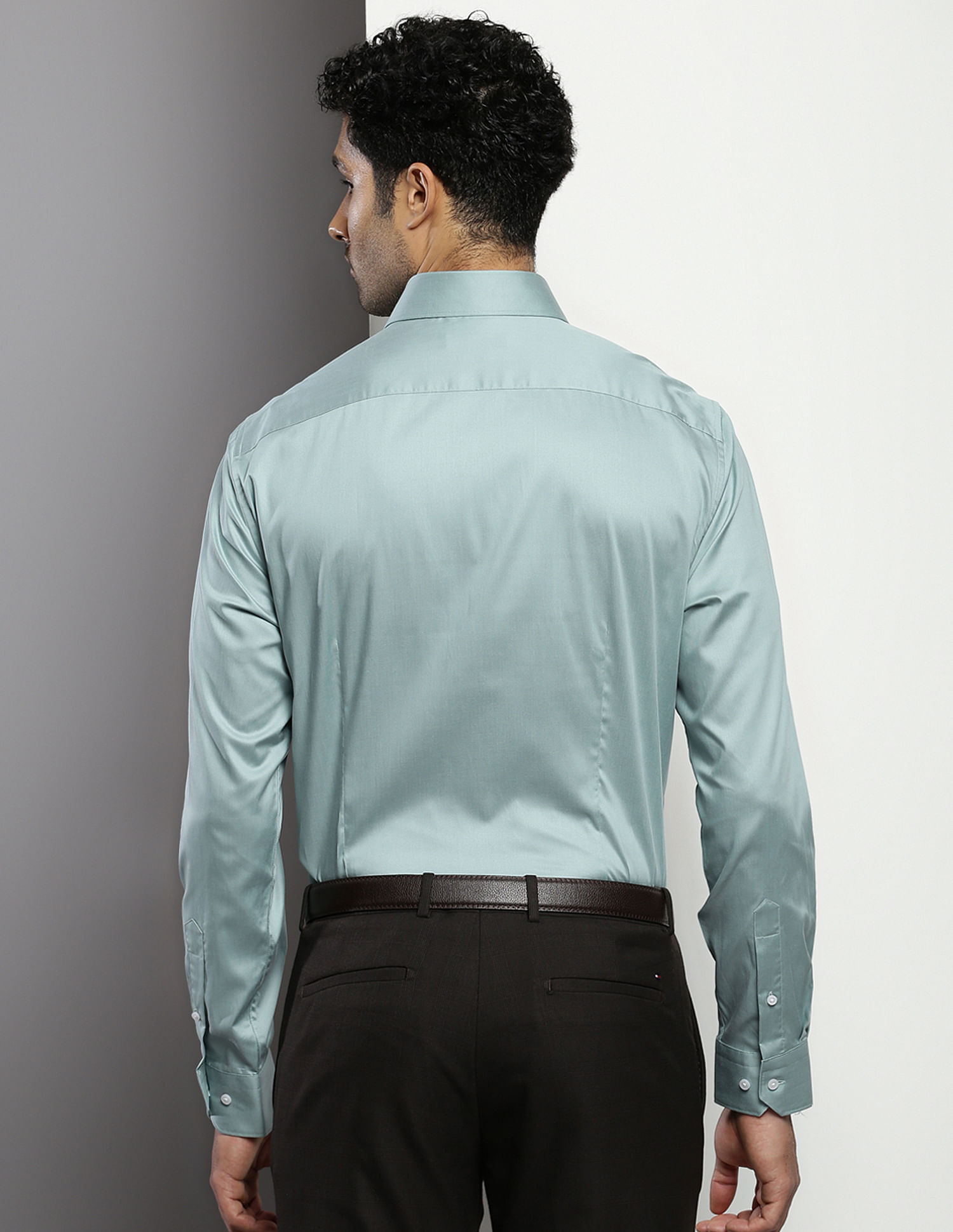 Tommy Hilfiger Cutaway Collar Twill Shirt