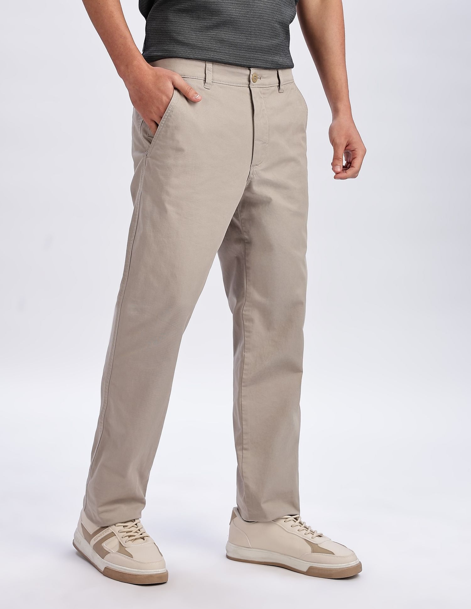 Calvin Klein Jeans Relaxed-Fit Solid Mid Rise Trousers