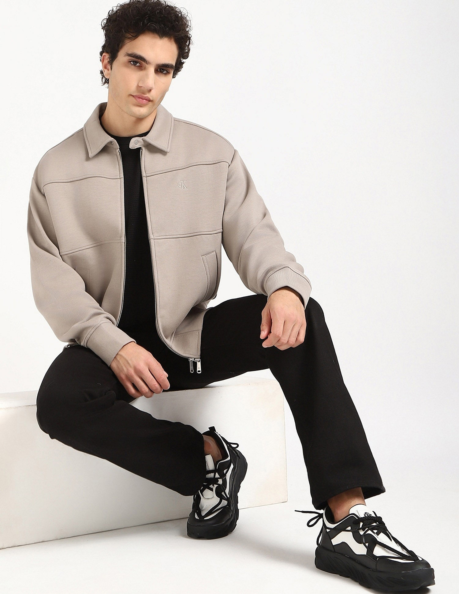Calvin Klein Jeans Solid Relaxed-Fit Cotton Sweatshirt