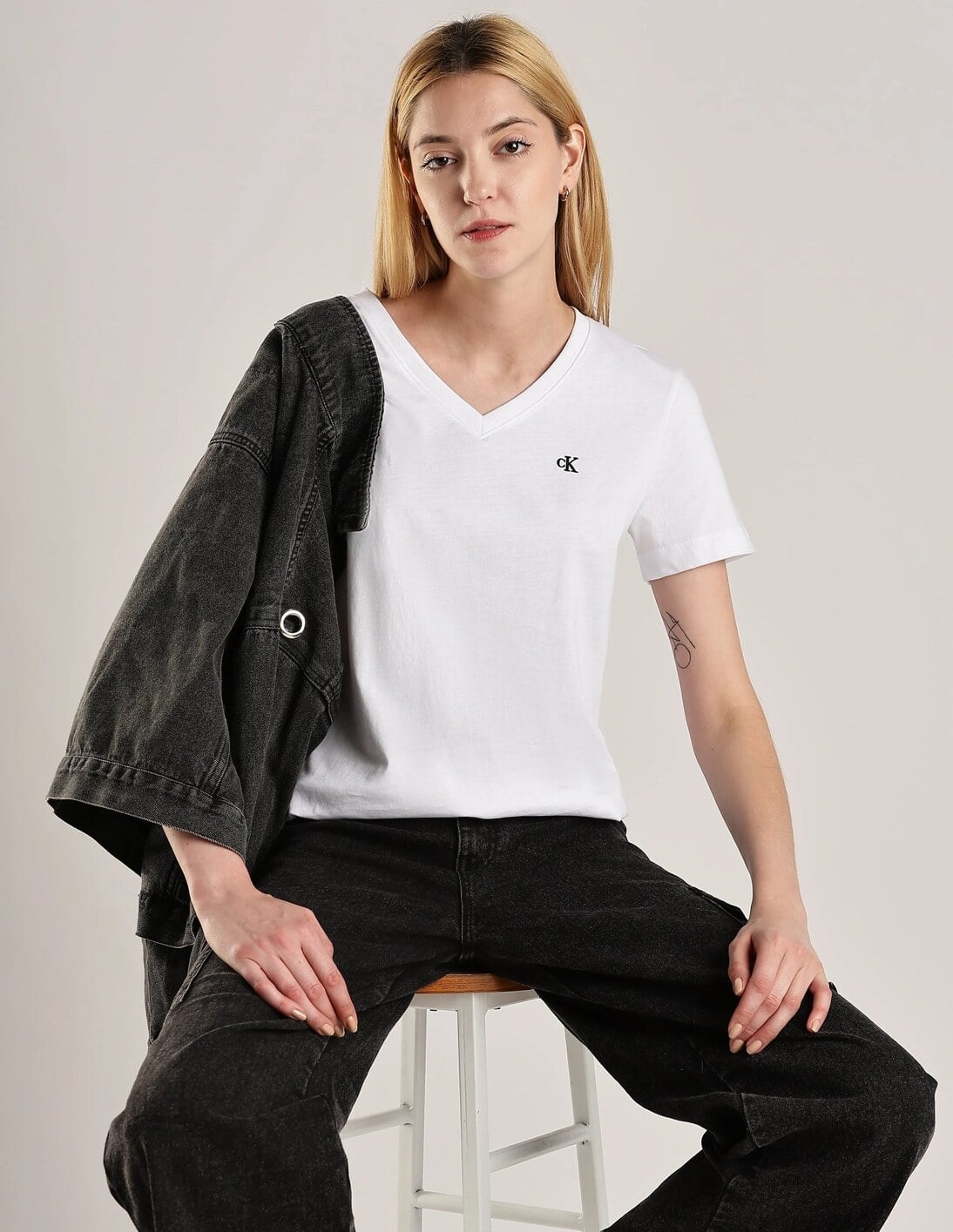 Buy Calvin Klein Jeans Solid Relaxed Fit Cotton T Shirt - NNNOW.com